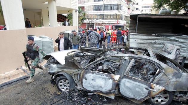 Lebanese soldiers are seen inspecting a damaged car in Sidon, Lebanon January 14, 2018. (REUTERS Photo) Lebanese soldiers are seen inspecting a damaged car in Sidon, Lebanon January 14, 2018. (REUTERS Photo)