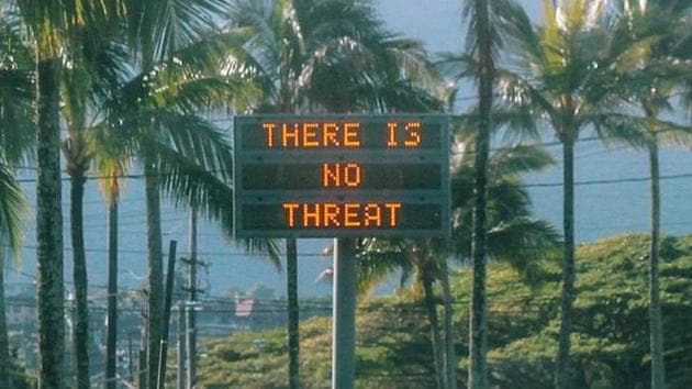 An electronic sign reads "There is no threat" in Oahu, Hawaii, U.S., after a false emergency alert that said a ballistic missile was headed for Hawaii, in this January 13, 2018 photo obtained from social media.(Reuters Photo) An electronic sign reads "There is no threat" in Oahu, Hawaii, U.S., after a false emergency alert that said a ballistic missile was headed for Hawaii, in this January 13, 2018 photo obtained from social media.(Reuters Photo)