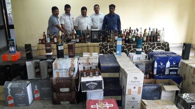 Sleuths of the excise department with the seized liquor.(Praful Gangurde)