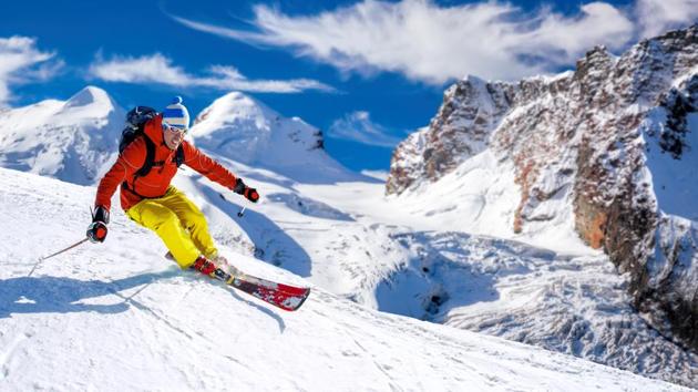 The most common skiing and snowboarding injuries are to the spine, pelvis, shoulder, wrist, hands, knees, foot and ankle.(Shutterstock)