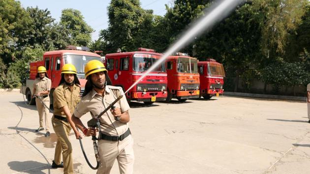 Four fire tenders were rushed to the spot and the fire was doused by 7.30pm. (HT File Photo) Four fire tenders were rushed to the spot and the fire was doused by 7.30pm. (HT File Photo)