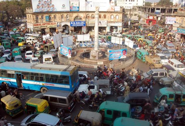 Busy Qaiserbagh crossing to be beautified. (HT File Photo) Busy Qaiserbagh crossing to be beautified. (HT File Photo)
