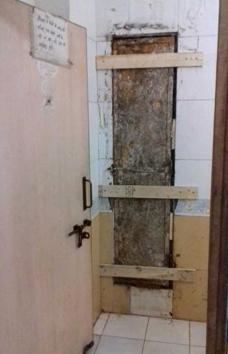 The duct from where the patient fell down on the ground floor. (HT) The duct from where the patient fell down on the ground floor. (HT)