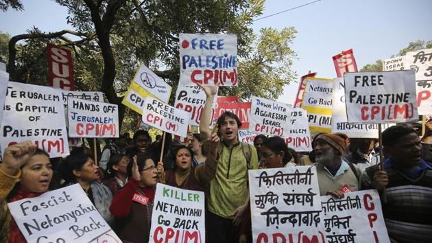 Members of India’s various left parties and civilians hold placards and shout slogans as they protest against the visit of Israeli Prime Minister Benjamin Netanyahu in New Delhi, India, Monday, Jan.15, 2018.(AP Photo) Members of India’s various left parties and civilians hold placards and shout slogans as they protest against the visit of Israeli Prime Minister Benjamin Netanyahu in New Delhi, India, Monday, Jan.15, 2018.(AP Photo)