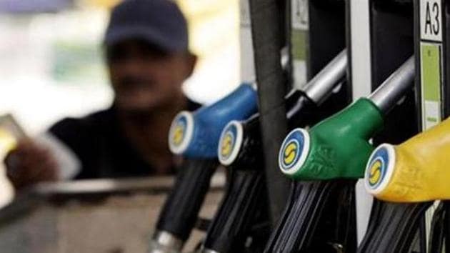 Diesel prices soared to their highest level of Rs 61.74 per litre in Delhi. It is being sold at Rs 65.74 in Mumbai, where the local sales tax or VAT rates are higher.(AFP File Photo)