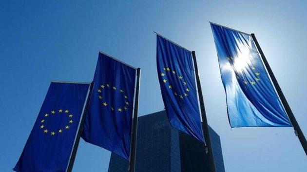 European Union flags flutter outside the headquarters of the European Central Bank in Frankfurt, Germany (File photo) European Union flags flutter outside the headquarters of the European Central Bank in Frankfurt, Germany (File photo)
