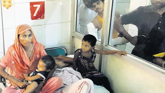 Algun (leg in plaster) with her mother Afreena Khatoon in Sitapur district hospital. (Oliver Fredrick/HT File Photo) Algun (leg in plaster) with her mother Afreena Khatoon in Sitapur district hospital. (Oliver Fredrick/HT File Photo)