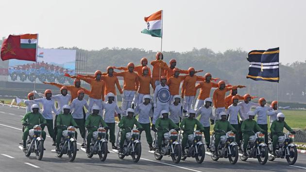 Indian Army performs on the 70th Army Day which was celebrated across the country on Monday. The day marks the occasion of Field Marshall KM Cariappa taking over as the country’s first army commander-in-chief on January 15, 1949. (Burhaan Kinu / HT Photo)