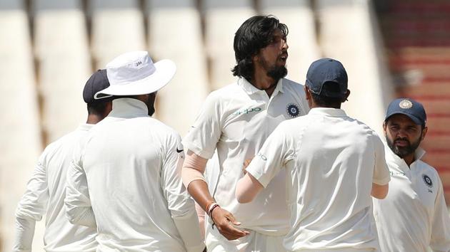 Ishant Sharma then got rid of Philander (26) and Keshav Maharaj (6) to reduce South Africa to 215/7.  (BCCI ) 