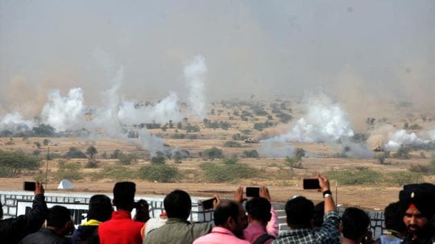 Spectators capture the moment by taking pictures from their mobiles of the Army fire drill at KK ranges, Ahmednagar. (HT PHOTO) 