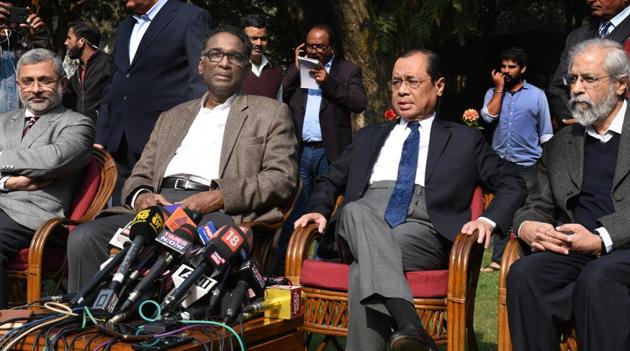 Supreme Court judges Kurian Joseph, J Chelameswar, Ranjan Gogoi and Madan B Lokur address the media in New Delhi on January 12.(Arvind Yadav / HT)