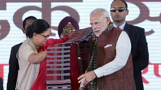 Chief minister Vasundhara Raje felicitates Prime Minister Narendra Modi during the work commencement of refinery project at Pachpadra in Barmer on Tuesday.(PTI)
