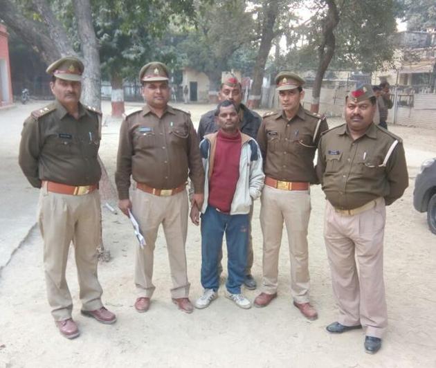 Iddu Mian in police custody in Lucknow on tuesday. (HT) Iddu Mian in police custody in Lucknow on tuesday. (HT)