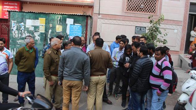 Police officials and locals at the spot where Kashyap and shot at his college senior on December 27. (HT Photo) Police officials and locals at the spot where Kashyap and shot at his college senior on December 27. (HT Photo)