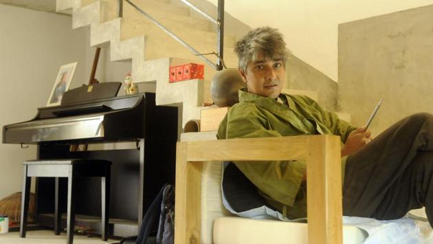 Poet and artist Nilanjan Bandyopadhyay poses for a photo at Purbapally in Santiniketan. “My venture is inspired by Tagore’s dream,” said Bandyopadhyay, who started building the traditional Japanese house and studio on a 3,240 sq ft plot in 2016. (Samir Jana / HT Photo) Poet and artist Nilanjan Bandyopadhyay poses for a photo at Purbapally in Santiniketan. “My venture is inspired by Tagore’s dream,” said Bandyopadhyay, who started building the traditional Japanese house and studio on a 3,240 sq ft plot in 2016. (Samir Jana / HT Photo)