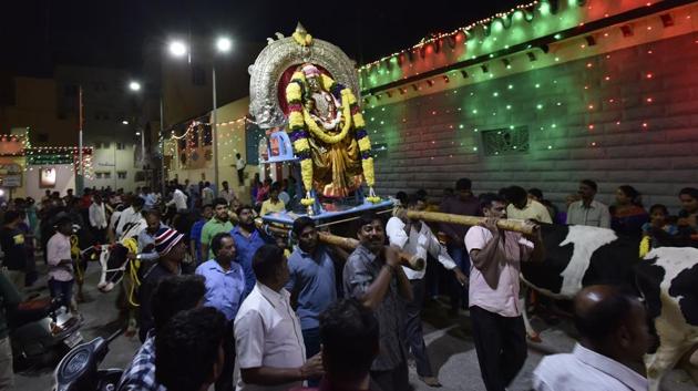 An idol of the goddess Patalamma, an incarnation of Durga, is carried during Sankranti celebrations in Bengaluru. Nearly forty heads of cattle also marched in the procession after being worshipped at a temple before sunset. (Arijit Sen / HT Photo) An idol of the goddess Patalamma, an incarnation of Durga, is carried during Sankranti celebrations in Bengaluru. Nearly forty heads of cattle also marched in the procession after being worshipped at a temple before sunset. (Arijit Sen / HT Photo)