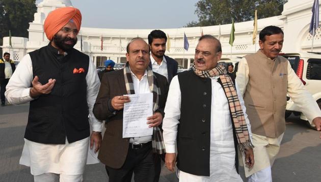 Delhi BJP MLAs arrive for the final day of the Assembly session on Wednesday. (Sonu Mehta/HT PHOTO) Delhi BJP MLAs arrive for the final day of the Assembly session on Wednesday. (Sonu Mehta/HT PHOTO)