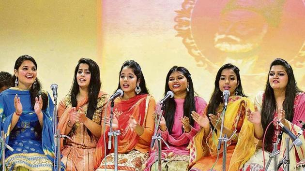 Students performing a qawwali during a seminar on Mirza Ghalib at MCMDAV College in Chandigarh on Wednesday.(Sikander Singh/HT)