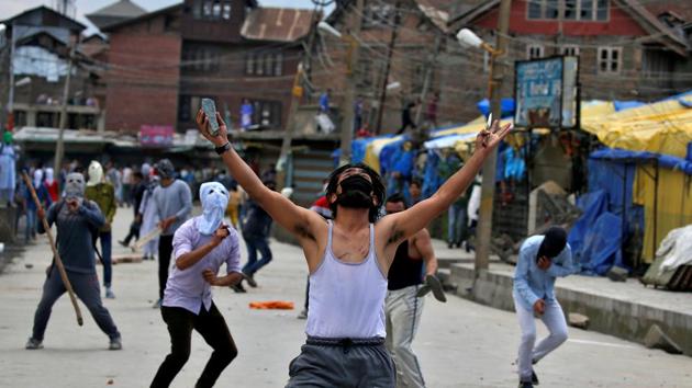 The Jammu and Kashmir government has granted amnesty to the first-time stone-pelters during the period between 2008 and 2017.(Reuters File Photo)