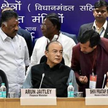 Union finance minister Arun Jaitley talks with Uttarakhand finance minister Prakash Pant during a pre-budget meeting in New Delhi.(PTI Photo)
