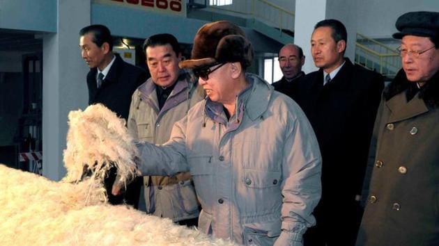 North Korean leader Kim Jong-il (C) visits the February 8 Vinalon Complex in Hamheung, northeast of Pyongyang in this photo released by North Korea's KCNA news agency February 10, 2010.(REUTERS)