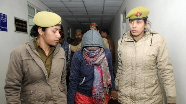 Shristi Gupta in police custody.(Sunil Ghosh / Hindustan Times)
