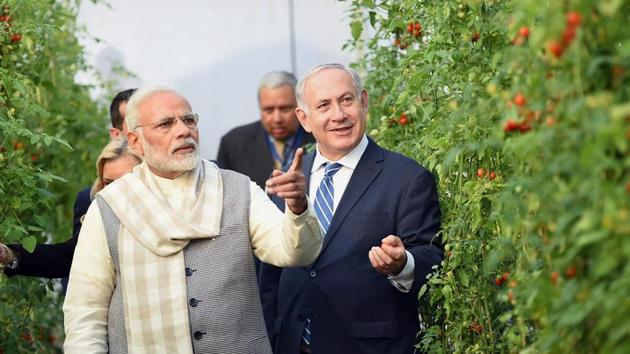 Prime Minister Narendra Modi and Israeli PM Benjamin Netanyahu at the Centre of Excellence for Vegetables at Vadrad on Wednesday.(PTI)