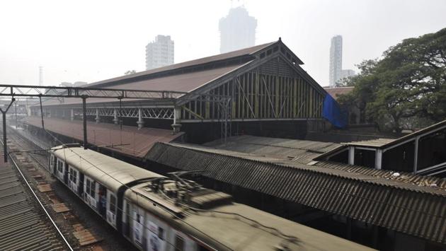 While the total cost of the project has not been finalised, Central Railways is also working on beautification of the track between Chhatrapati Shivaji Maharaj Terminus (CSMT) and Byculla station with plans for paintings along the walls. (Anshuman Poyrekar / HT Photo) While the total cost of the project has not been finalised, Central Railways is also working on beautification of the track between Chhatrapati Shivaji Maharaj Terminus (CSMT) and Byculla station with plans for paintings along the walls. (Anshuman Poyrekar / HT Photo)