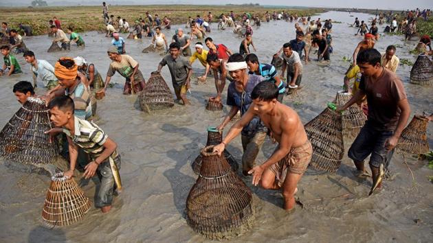 People belonging to the Tiwa tribe participate in a community fishing event as part of celebrations for the Bhogali Bihu, or the harvest festival of Assam in Morigaon district, Assam on January 16, 2018. (Anuwar Hazarika / REUTERS) People belonging to the Tiwa tribe participate in a community fishing event as part of celebrations for the Bhogali Bihu, or the harvest festival of Assam in Morigaon district, Assam on January 16, 2018. (Anuwar Hazarika / REUTERS)