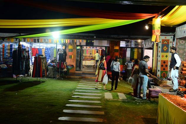 Sampoorn Native Bazaar, is an ongoing musing on art and craft, where craftspeople from 19 states display their work at The MonaLisa Kalagram. (Shankar Narayan/HT PHOTO) Sampoorn Native Bazaar, is an ongoing musing on art and craft, where craftspeople from 19 states display their work at The MonaLisa Kalagram. (Shankar Narayan/HT PHOTO)