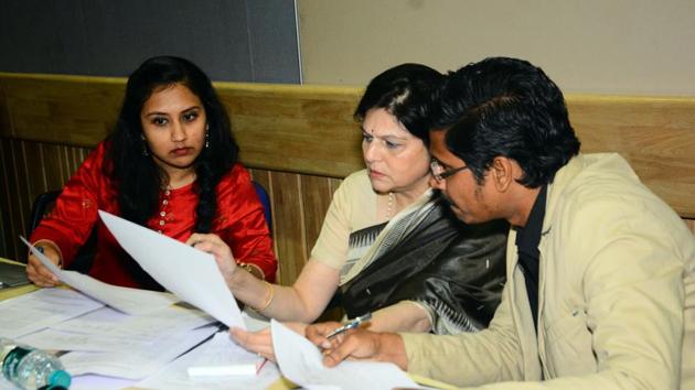 (From left) Shwetha Bhagat, Pratima Kirloskar, Gunratna Sontakke were the judges for the debate at College of Engineering Pune COEP. (Shankar Narayan/HT PHOTO) (From left) Shwetha Bhagat, Pratima Kirloskar, Gunratna Sontakke were the judges for the debate at College of Engineering Pune COEP. (Shankar Narayan/HT PHOTO)