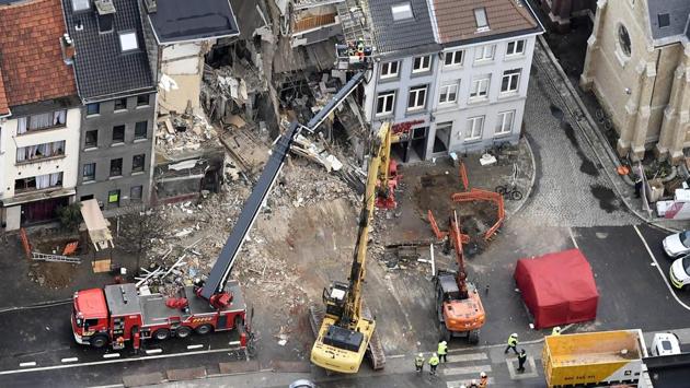 An aerial view shows the Paardenmarkt area in Antwerp on January 16 after several buildings collapsed following a blast likely to have been a gas explosion. (Eric Lalmand / AFP) An aerial view shows the Paardenmarkt area in Antwerp on January 16 after several buildings collapsed following a blast likely to have been a gas explosion. (Eric Lalmand / AFP)