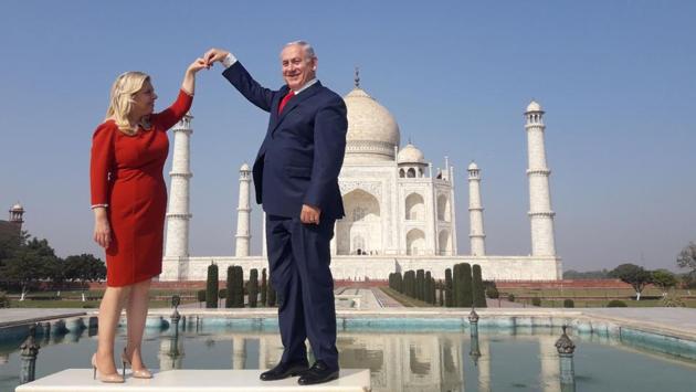 Israeli Prime Minister Benjamin Netanyahu (R) and his wife Sara pose for a photograph at the Taj Mahal in Agra on January 16, 2018. (AFP) Israeli Prime Minister Benjamin Netanyahu (R) and his wife Sara pose for a photograph at the Taj Mahal in Agra on January 16, 2018. (AFP)