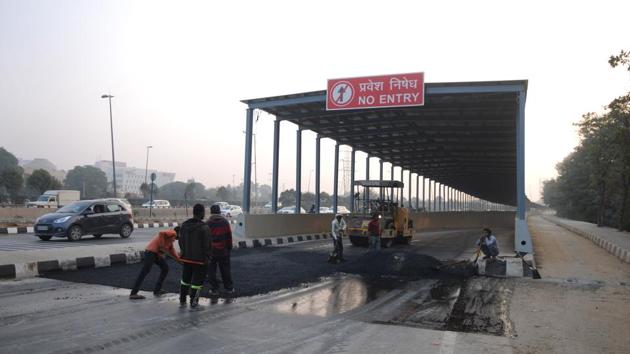 Workers repair the exit point of the underpass on Friday. The 708-metres underpass, which starts immediately after the Tau Devi Lal stadium in Sector 38, was closed by the NHAI on Wednesday night to ensure the safety of commuters. (Parveen Kumar/HT Photo) Workers repair the exit point of the underpass on Friday. The 708-metres underpass, which starts immediately after the Tau Devi Lal stadium in Sector 38, was closed by the NHAI on Wednesday night to ensure the safety of commuters. (Parveen Kumar/HT Photo)