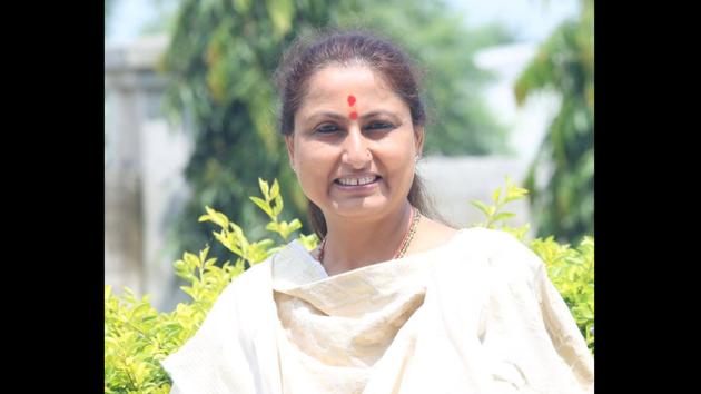 Neelu Rohmetra: Director of Indian Institute of Management, Sirmaur (IIMS), HP, Prof Neelu Rohmetra is the first ever woman director to head any IIM. With 5 gold medals to her credit for academic achievements, she has participated in the International Visitor Leadership Programme (IVLP) USA (2006). (HT Photo)