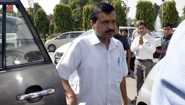 Chief minister Arvind Kejriwal arrives for a special session of the Delhi assembly.(Sonu Mehta/HT FILE PHOTO)