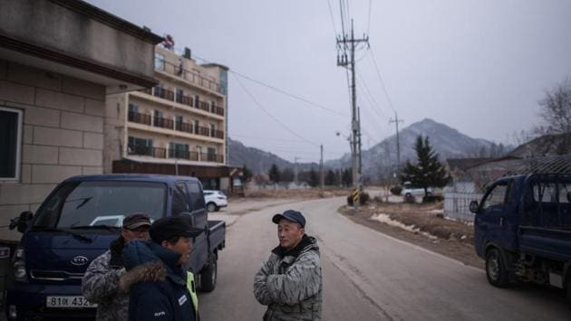 Villagers living next to the abandoned resort near Sokcho say that in its heyday, cars lined the streets come weekend as skiers from as far as China and Southeast Asia packed its eight pistes. “The closure has cost me probably about 700 million won ($660,000),” said Koo Jae-Kwan, who moved to the village 16 years ago to open an inn and a ski rental shop. (Ed Jones / AFP) Villagers living next to the abandoned resort near Sokcho say that in its heyday, cars lined the streets come weekend as skiers from as far as China and Southeast Asia packed its eight pistes. “The closure has cost me probably about 700 million won ($660,000),” said Koo Jae-Kwan, who moved to the village 16 years ago to open an inn and a ski rental shop. (Ed Jones / AFP)