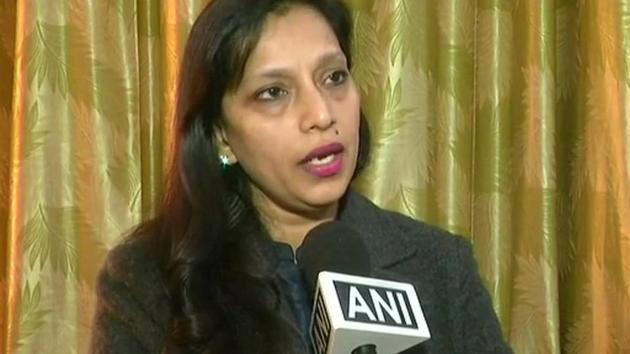 A video tweeted by news agency ANI shows North Delhi municipal corporation mayor Preeti Aggarwal whispering to her aides at Bawana in Delhi on Saturday night. (ANI Photo) A video tweeted by news agency ANI shows North Delhi municipal corporation mayor Preeti Aggarwal whispering to her aides at Bawana in Delhi on Saturday night. (ANI Photo)