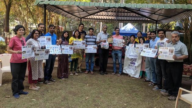 Residents of Pimple Saudagar after the session on plastic waste management by Sagar Mitra.(HT PHOTO)