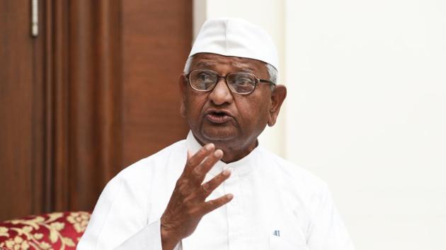 Social activist Anna Hazare addresses a press conference in New Delhi.(Mohd Zakir/HT PHOTO) Social activist Anna Hazare addresses a press conference in New Delhi.(Mohd Zakir/HT PHOTO)