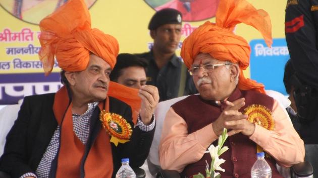 Haryana chief minister Manohar Lal Khattar and Union minister Birender Singh in Rohtak on Saturday.(Manoj Dhaka/HT) Haryana chief minister Manohar Lal Khattar and Union minister Birender Singh in Rohtak on Saturday.(Manoj Dhaka/HT)