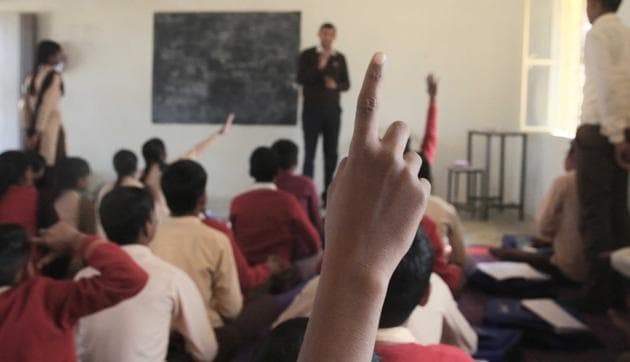The decision to conduct parent-teacher meeting will put pressure on all stakeholders to take children’s education more seriously. (Himanshu Vyas/HT Photo) The decision to conduct parent-teacher meeting will put pressure on all stakeholders to take children’s education more seriously. (Himanshu Vyas/HT Photo)
