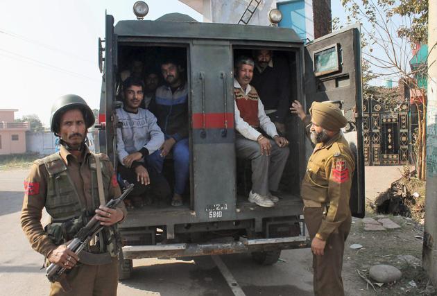 Villagers being evacuated by the Jammu and Kashmir police after heavy shelling by Pakistani forces on the border, in Jammu on Saturday.(PTI Photo)