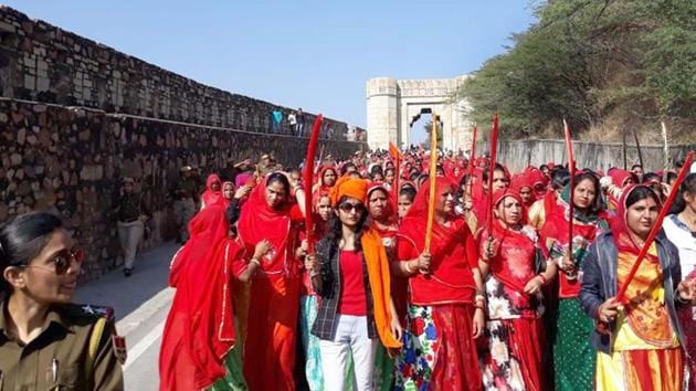 Rajput women take out Swabhimaan Rally in Chittorgarh to protest the release of Padmaavat on Sunday.(HT Photo) Rajput women take out Swabhimaan Rally in Chittorgarh to protest the release of Padmaavat on Sunday.(HT Photo)