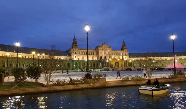 A view of Palaza de Espana just after sunset. (Picture courtesy: Abhimanyu/Am Klicks) A view of Palaza de Espana just after sunset. (Picture courtesy: Abhimanyu/Am Klicks)