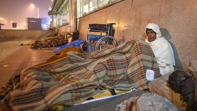 Rajbir, 60, a resident of Balabgarh, was scheduled for an operation but the date was postponed by doctors last minute, leaving him no choice but to wait out his date on the pavement. Several patients and their relatives face similar circumstances, biding time outside the hospital, having parked resources away for medical procedures or reaching the hospital itself –only to be delayed in their treatment. (Burhaan Kinu / HT Photo)