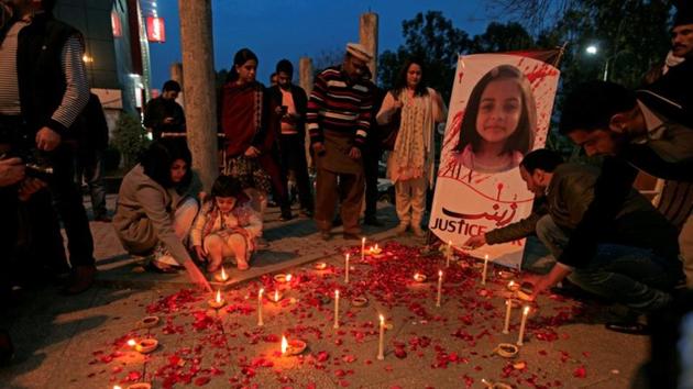 Members of Civil Society light candles and earthen lamps to condemn the rape and murder of seven-year-old girl in Kasur, during a candlelight vigil in Islamabad, Pakistan. (REUTERS) Members of Civil Society light candles and earthen lamps to condemn the rape and murder of seven-year-old girl in Kasur, during a candlelight vigil in Islamabad, Pakistan. (REUTERS)