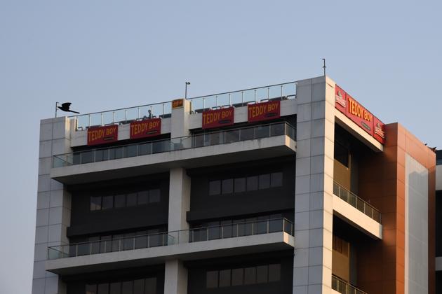 PMC’s fire department issued a closure notice to Teddy Boy, a rooftop restaurant in Baner, for flouting fire safety provisions and for running an illegal rooftop bar.(Sanket Wankhade/HT PHOTO)