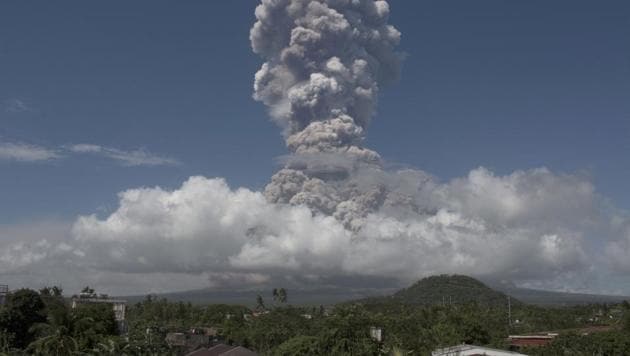 A huge column of ash shoots up to the sky during the eruption of Mayon volcano on Monday, as seen from Legazpi city, Albay province. (AP Photo) A huge column of ash shoots up to the sky during the eruption of Mayon volcano on Monday, as seen from Legazpi city, Albay province. (AP Photo)