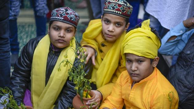 Every year as winter walks away to make space for Delhi’s brief spring, people mark the shift of the season by offering yellow mustard flowers --or even yellow marigolds -- at the shrine of the aforementioned 14th century Sufi saint. Devotees come dressed in yellow to mark the day. (Burhaan Kinu / HT Photo) Every year as winter walks away to make space for Delhi’s brief spring, people mark the shift of the season by offering yellow mustard flowers --or even yellow marigolds -- at the shrine of the aforementioned 14th century Sufi saint. Devotees come dressed in yellow to mark the day. (Burhaan Kinu / HT Photo)